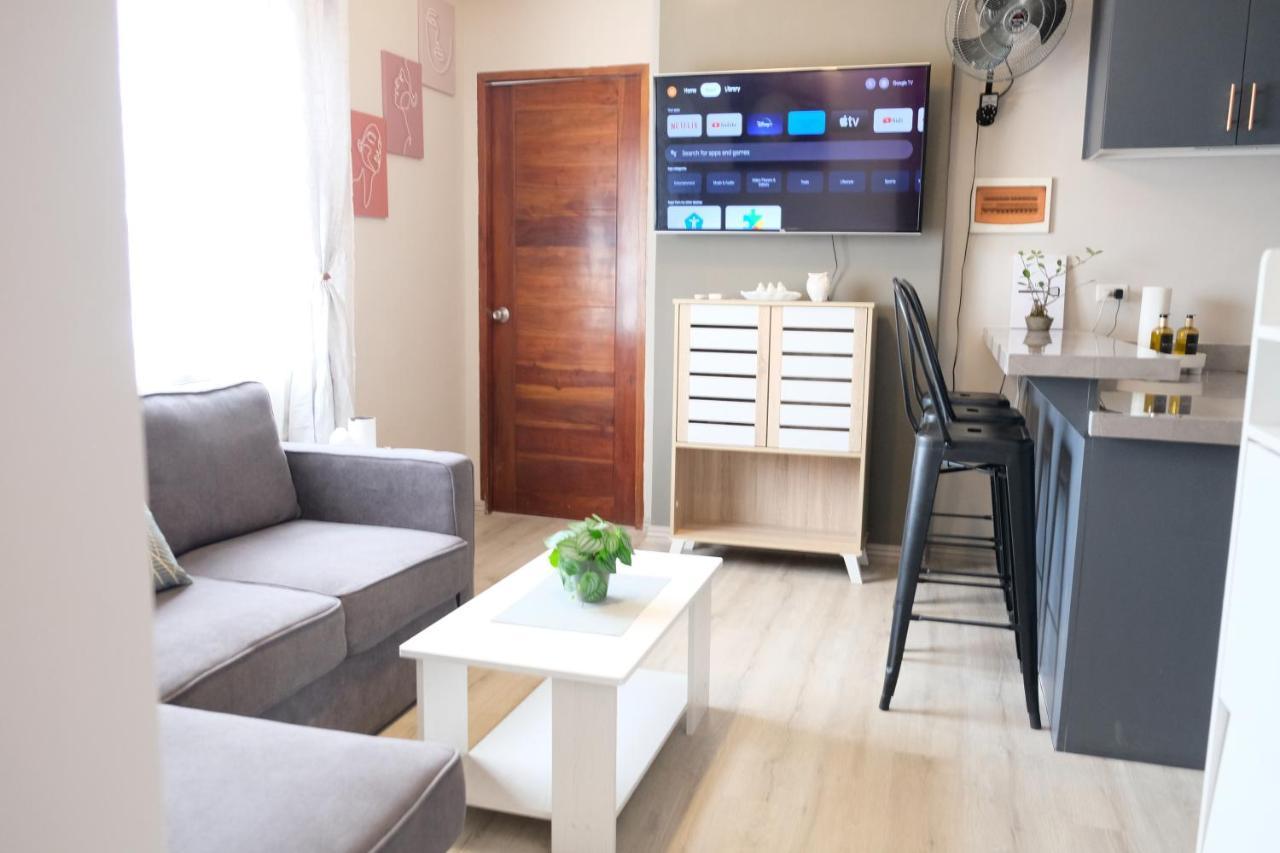 2-Bedroom Boutique City Condo - Newly Renovated! Cebú Exterior foto