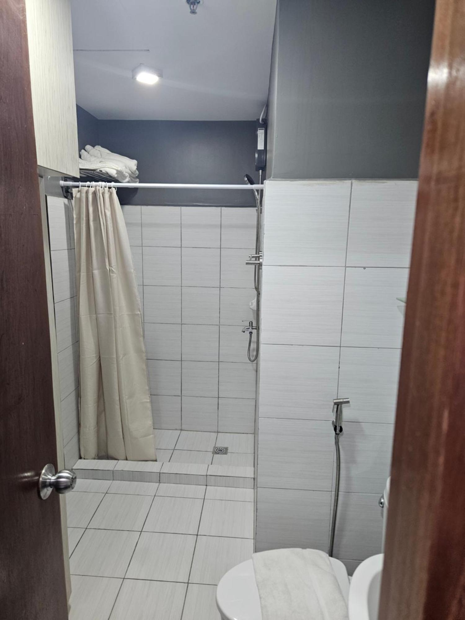 2-Bedroom Boutique City Condo - Newly Renovated! Cebú Exterior foto